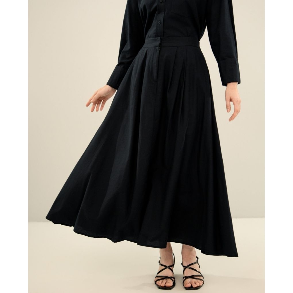 Edria Skirt Black by Heaven Lights