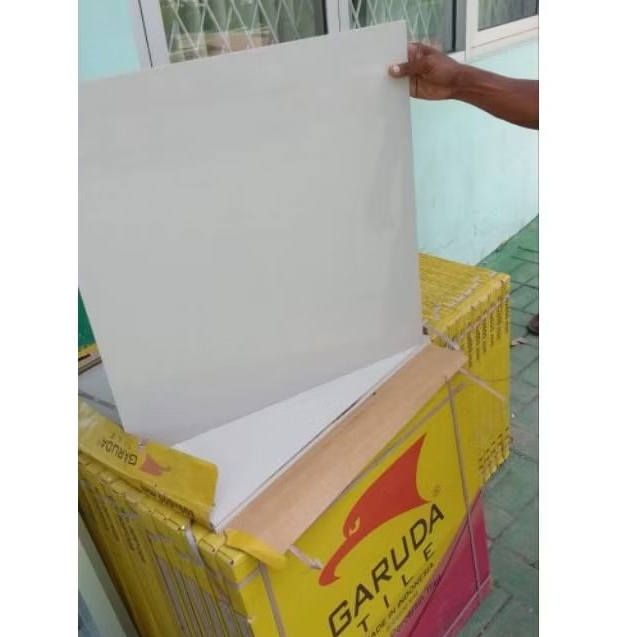 Granit 60x60 Cream polos Glossy Garuda