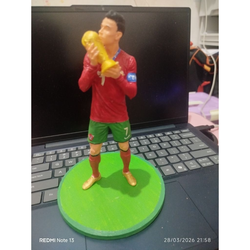 Action Figure Cristiano Ronaldo Portugal Cium Tropy Piala Dunia