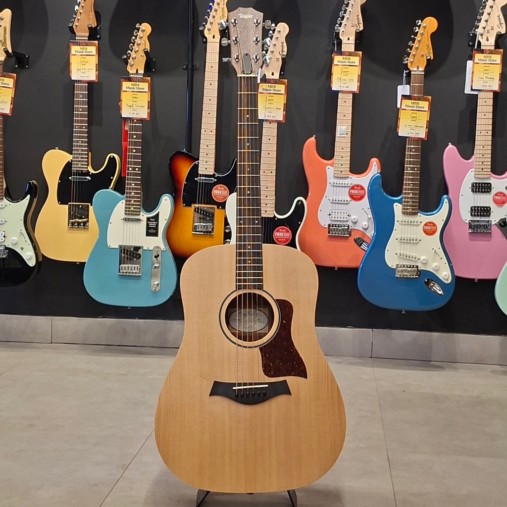 GITAR AKUSTIK TAYLOR