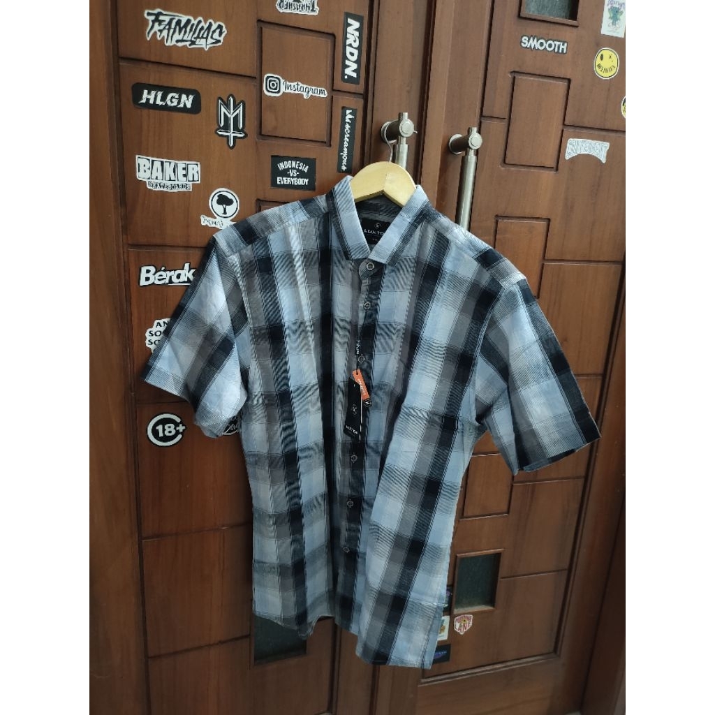 Kemeja Luxton Motif Kotak" & Hitam Polos UK M-2XL