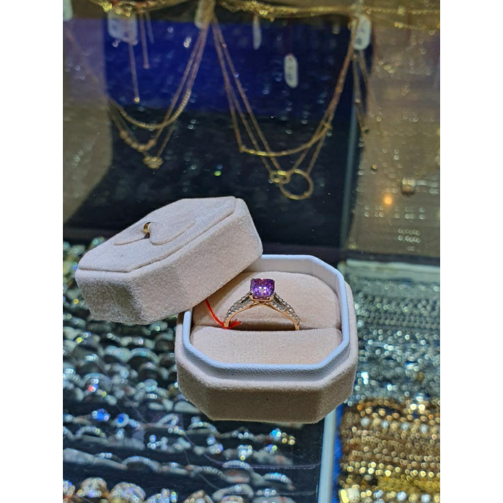 cincin mata ungu