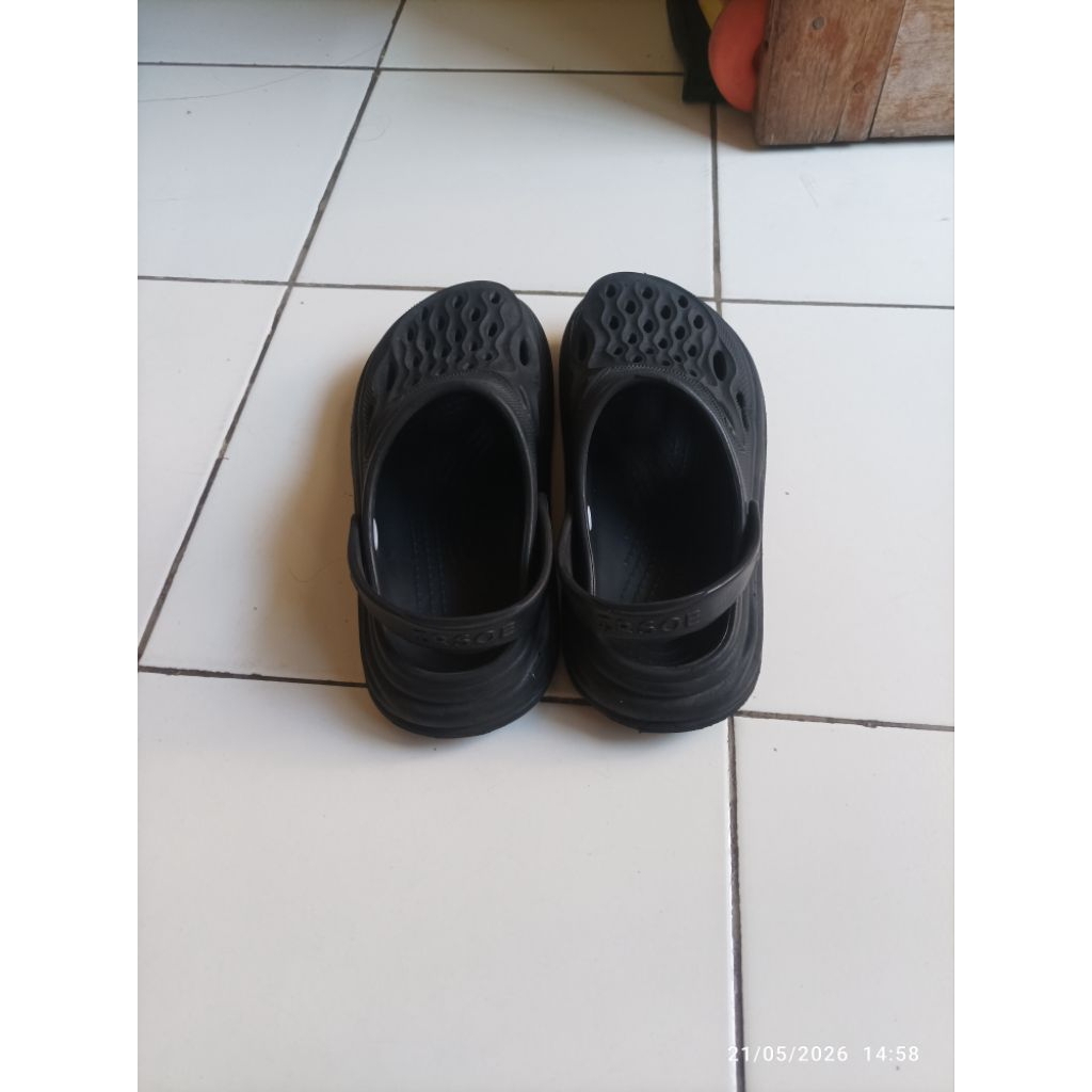 preloved sandal baim pria uk 40