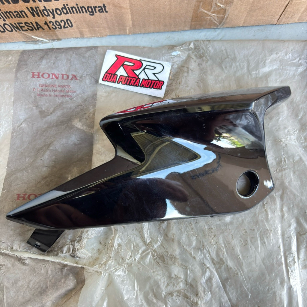 Cover kuping kupingan lampu sein sayap tangki depan kiri original ori honda megapro mega pro new mon