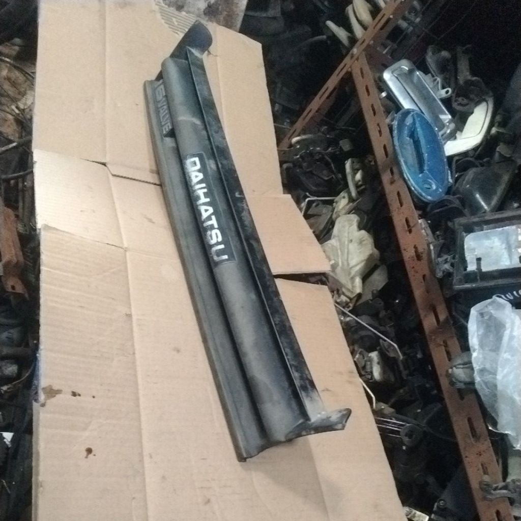 GRILL RAM DEPAN DAIHATSU CHARADE CLASSY WINNER