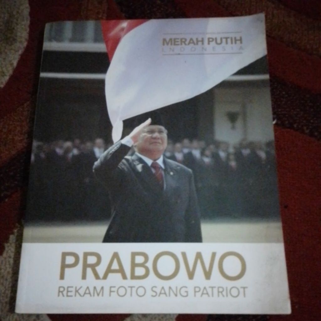 BUKU MERAH PUTIH INDONESIA  PRABOWO REKAM FOTO SANG PATRIOT BEKAS HALAMAN LENGKAP ORIGINAL