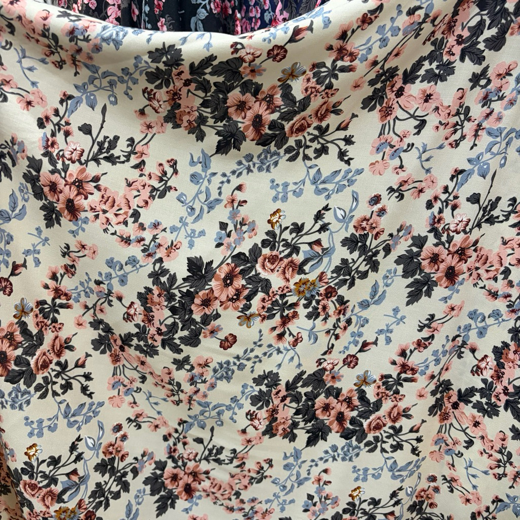 kain katun rayon viscose motif bunga mawar bess selera motif rayon terlaris(0.5meter)
