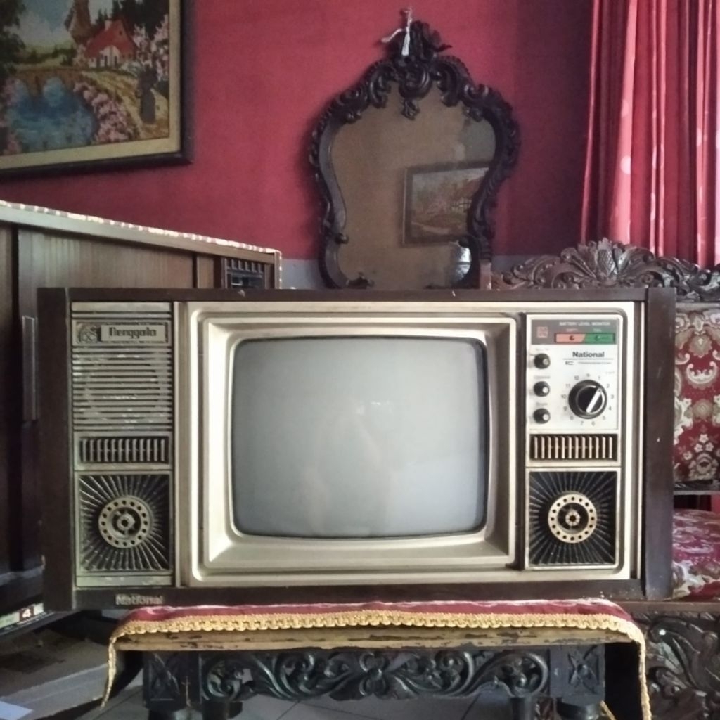 Tv televisi jadul antik vintage merk National lawas kuno