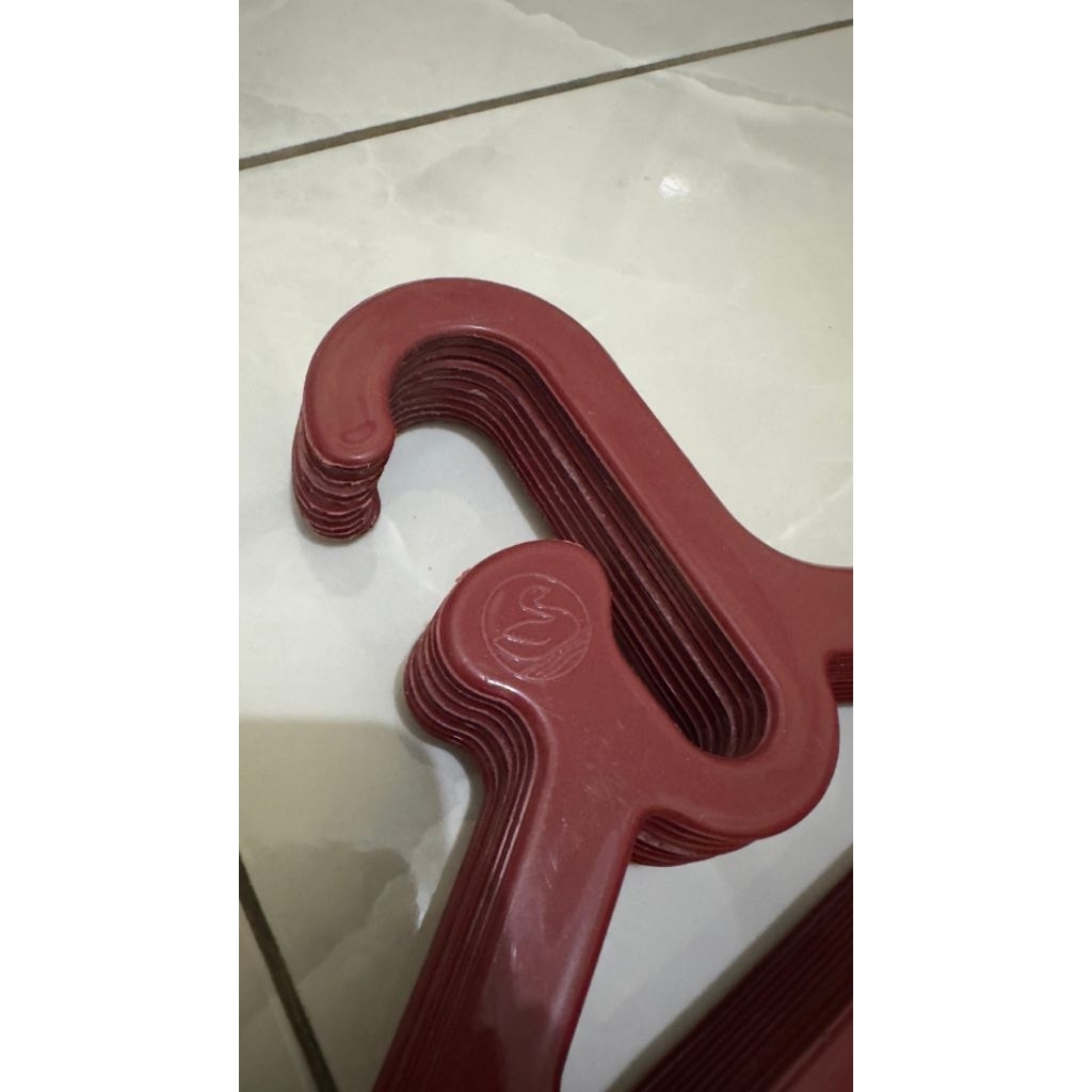 1 Lusin Hanger BEKAS  Gantungan Pakaian Plastik Tebal