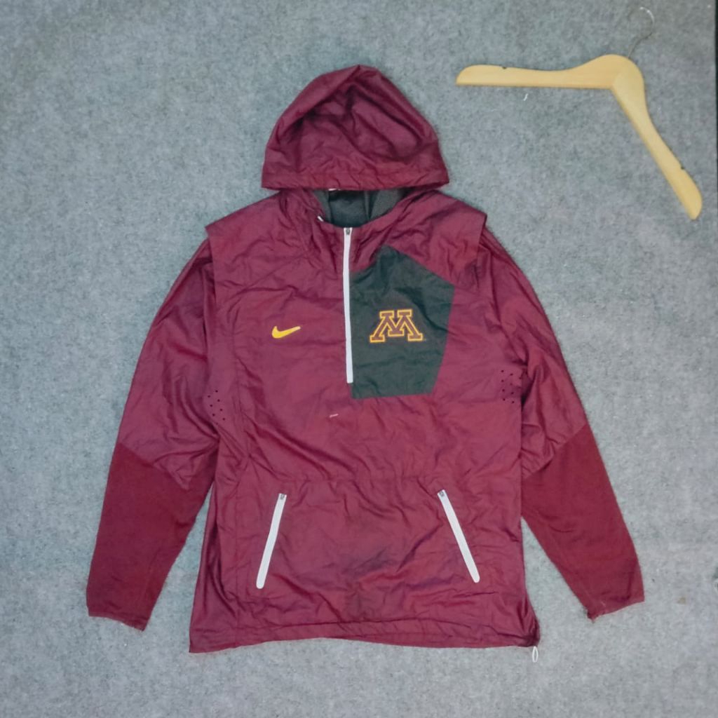 Winbreaker Nike Titiktemukuu
