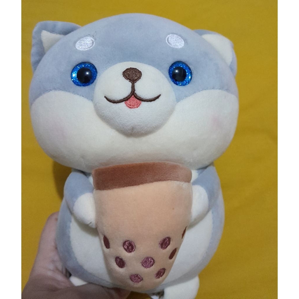 Boneka Abu-abu Putih