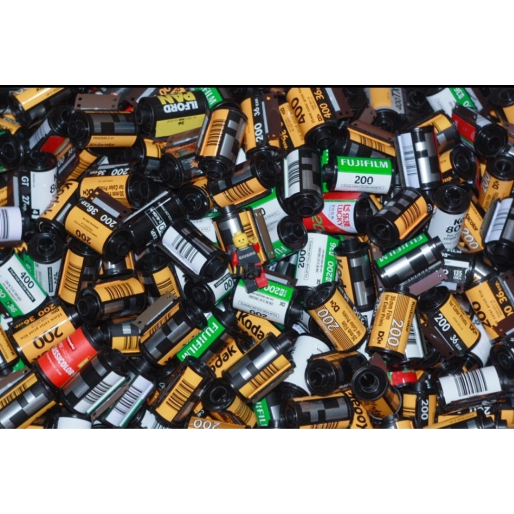 Canister roll film 35mm bekas berlidah dan tidak berlidah