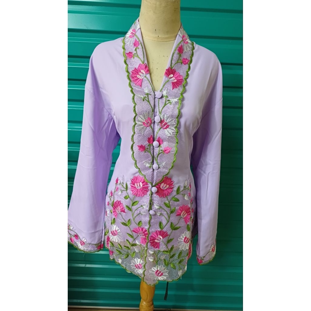 Kebaya Encim warna Ungu lilak