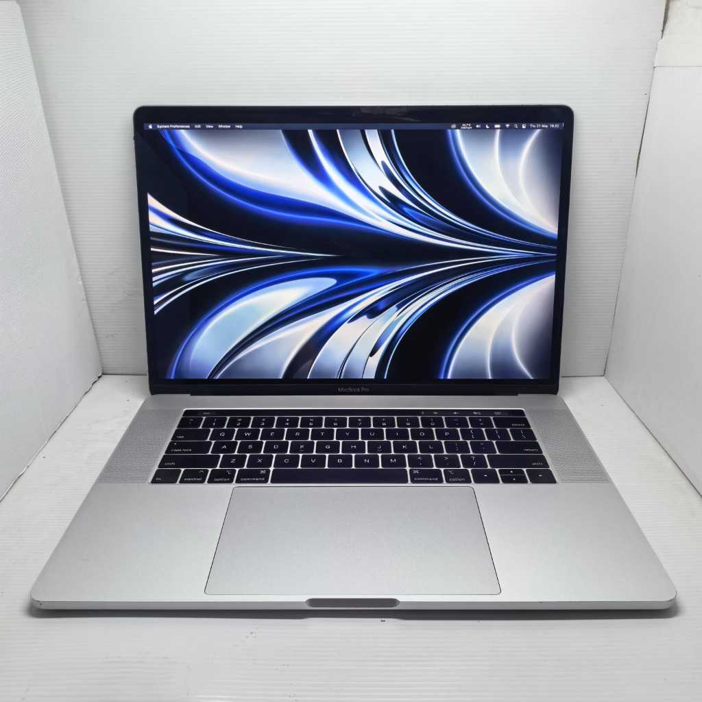 APPLE MACBOOK PRO TOUCHBAR 15 INCH 2018 i7 16/256 DUAL VGA RADEON 555X