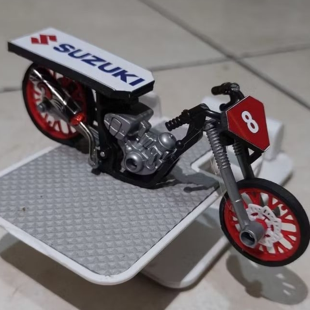 mainan miniatur motor drag