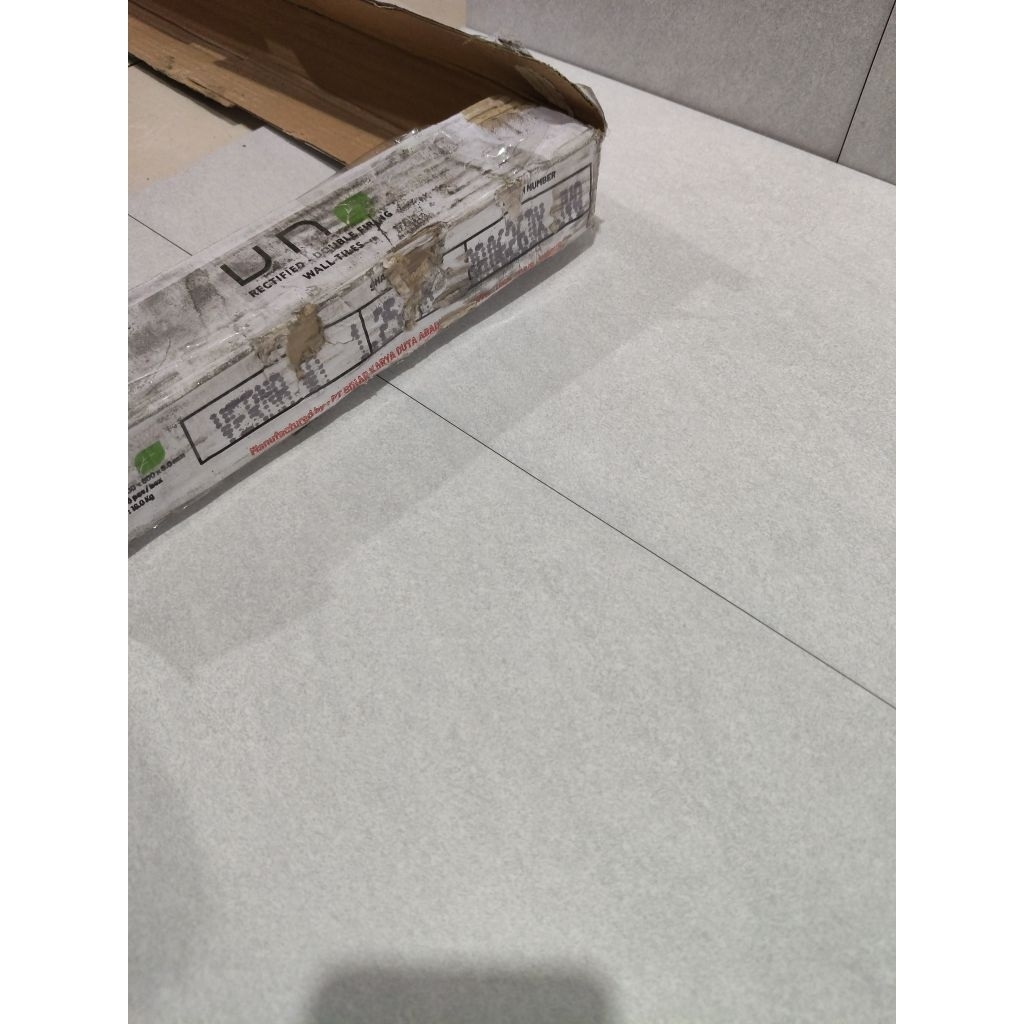 keramik Uno Verna white 30x60 matte rustic kasar