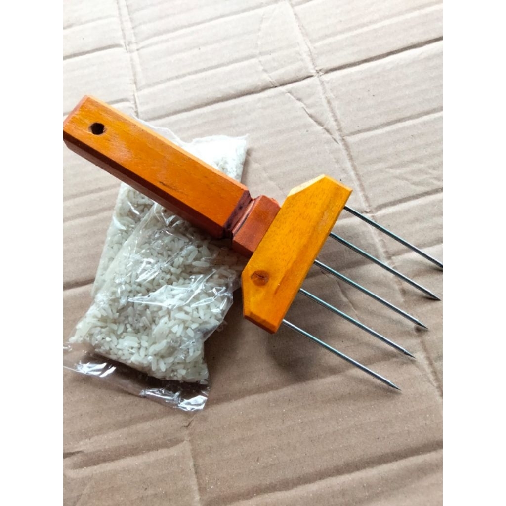 alat pelubang plastik tempe dan lontong