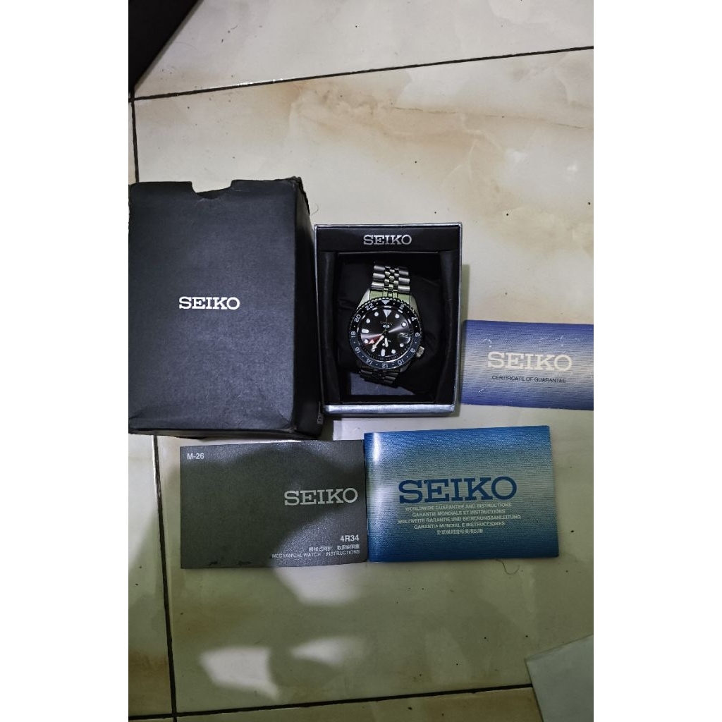Seiko 5 Sports GMT SSK001K1 Bruce wayne SECOND