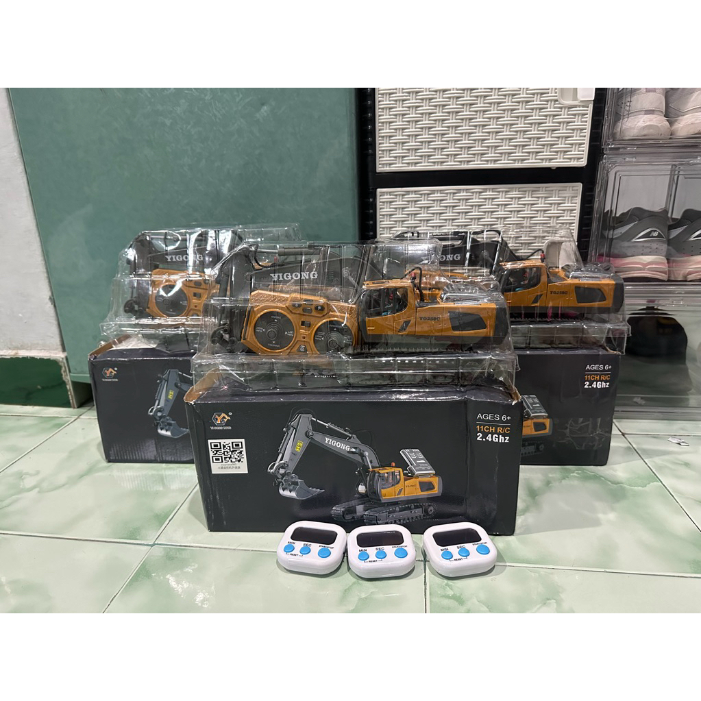 RC excavator yigong 2 box