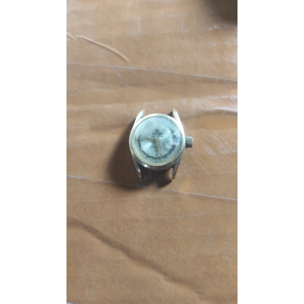 (BAHAN) jam tangan wanita Titoni Airmaster vintage dengan desain dial yang khas.