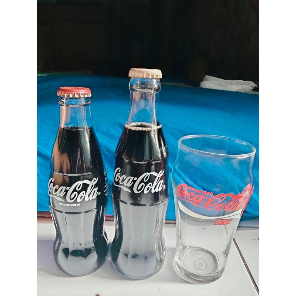 Coca-Cola 2 Botol Kaca Masih Segel Baru Free Gelas Coca-Cola