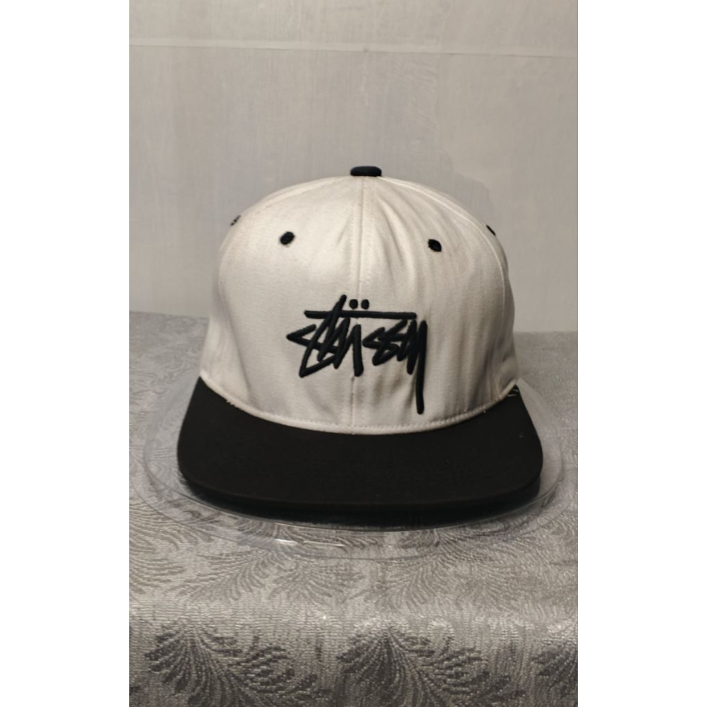 Topi STUSSY fashion second.