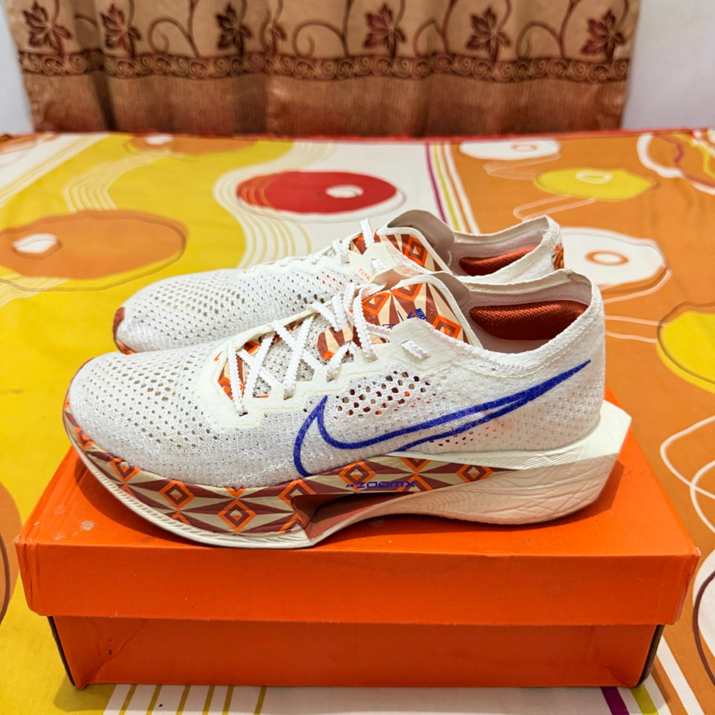 Nike Vaporfly 3 US 10,5 / 44,5 / 28,5 cm Original Kondisi Mulus Pemakaian 20km