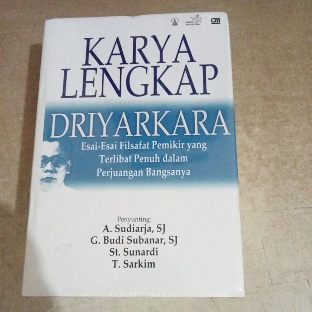 Buku KARYA LENGKAP DRIYARKARA Esai-Esai Filsafat Pemikiran yang Terlibat Penuh dalam Perjuangan Bang