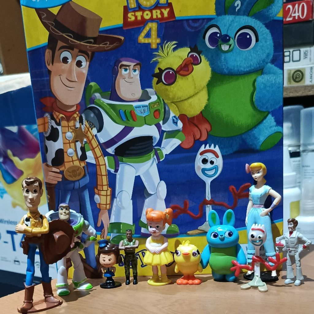 Toy Story 4 (My Busy Book + 10 figure + playmat) (Lengkap)