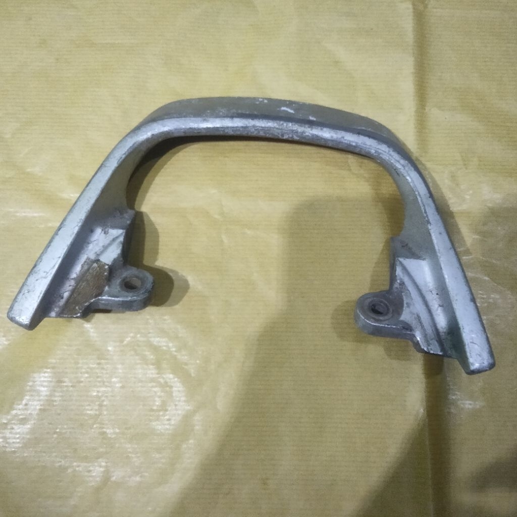 BEGEL JOK MOTOR PEGANGAN TANGAN BELAKANG SUZUKI THUNDER 125 ORIGINAL