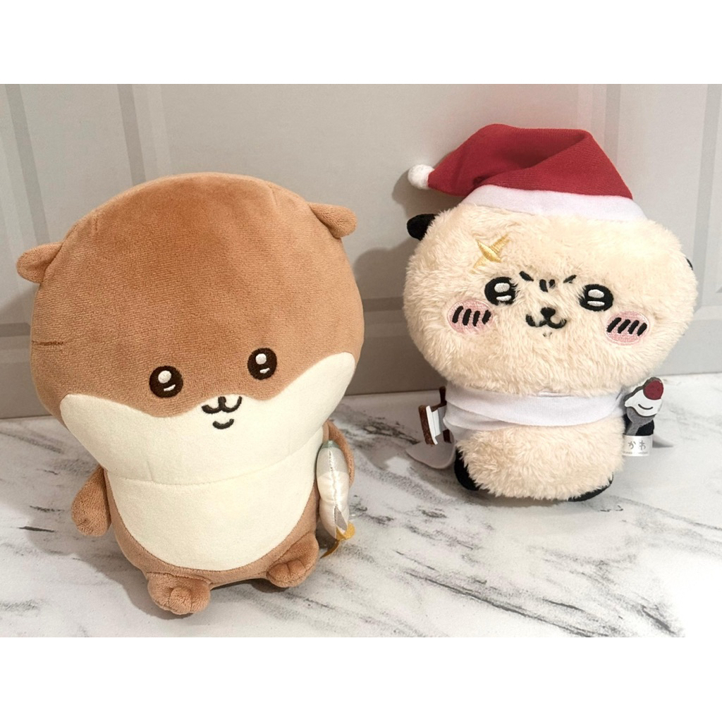 Boneka Plushie Chiikawa Kawauso (Otter) Holding Fish & Chiikawa Rakko Topi Santa Chiikawa Nagano