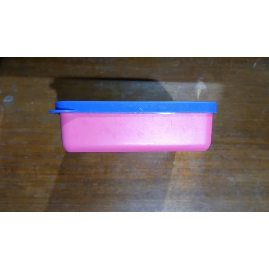 TUPPERWARE - Wadah Menaruh Roti Tawar