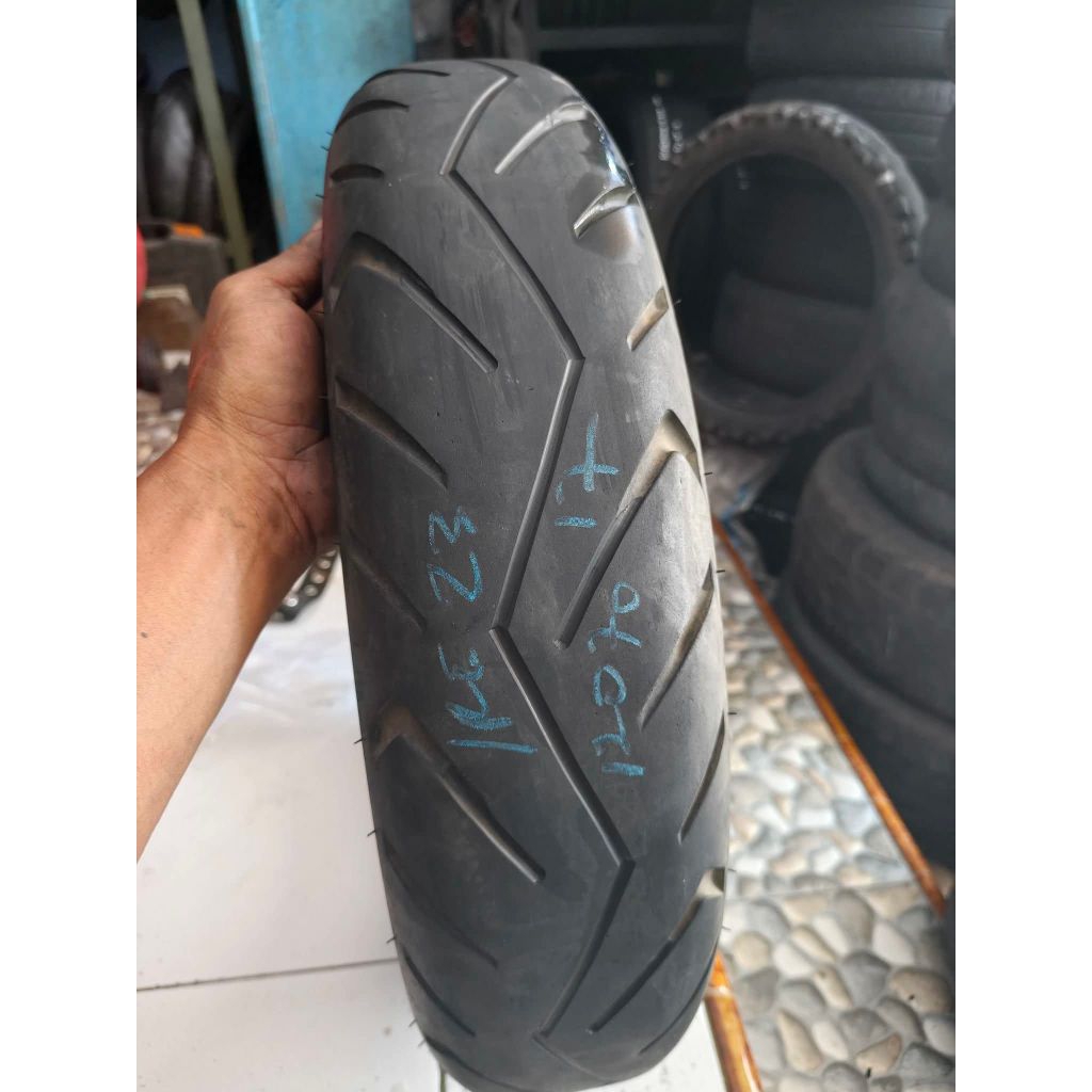 ban bekas garitan IRC 120/70-17 NF67 BAN LUAR IRC TUBELESS RING 17 belum ada tambalan tahun pembuata