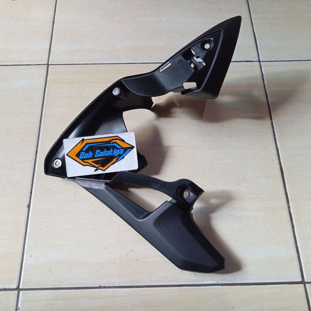 50285~K15~900 Shroud inner sayap dalam kiri cb 150 r old 2012~2014