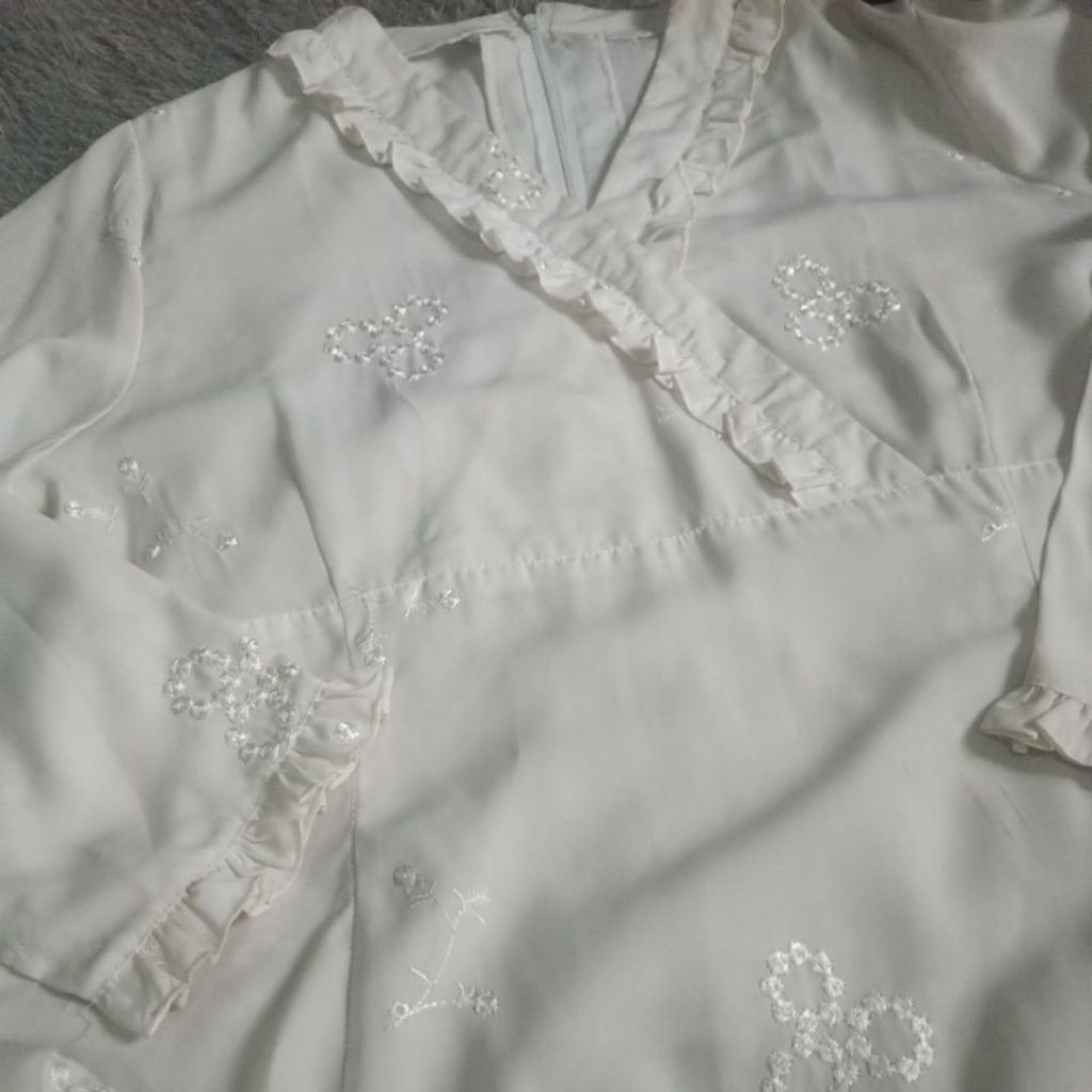 tunik putih bordir