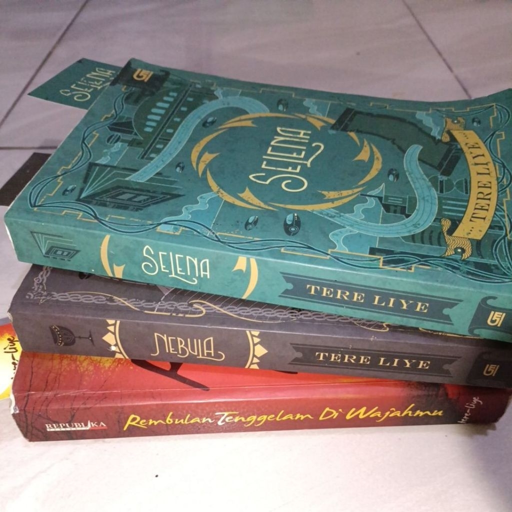 preloved novel selena, nebula, rembulan tenggelam di wajahmu tereliye ori