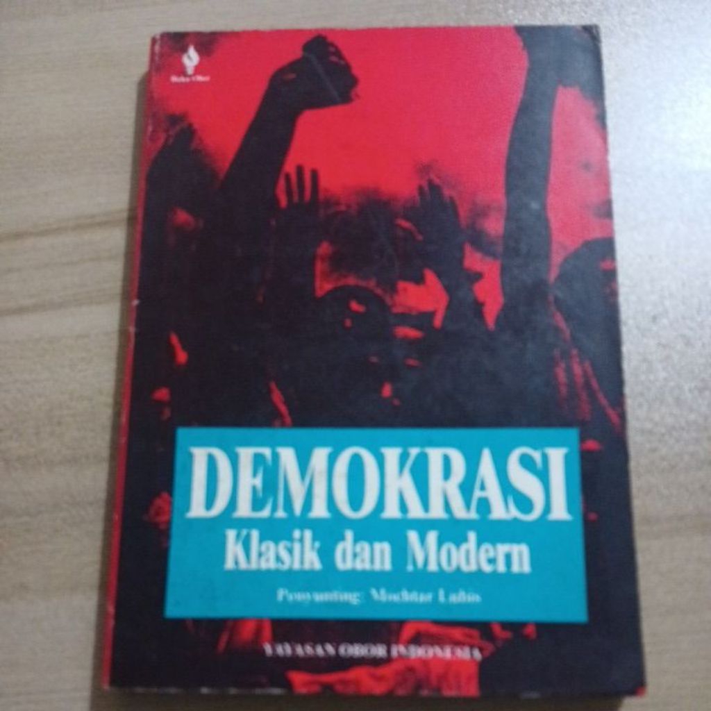 667 Buku Demokrasi Klasik dan Modern Penyunting Mochtar Lubis