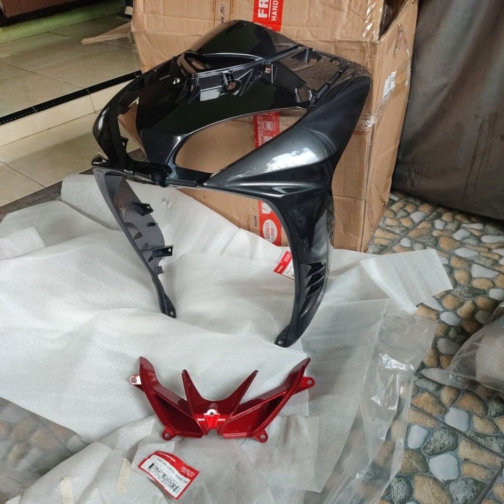 TAMENG DEPAN KAP DEPAN BODY DEPAN REVO DX 110 REVO AT MATIC REVO ABSOLUTE 64500-KWW-A70AFB HITAM SET