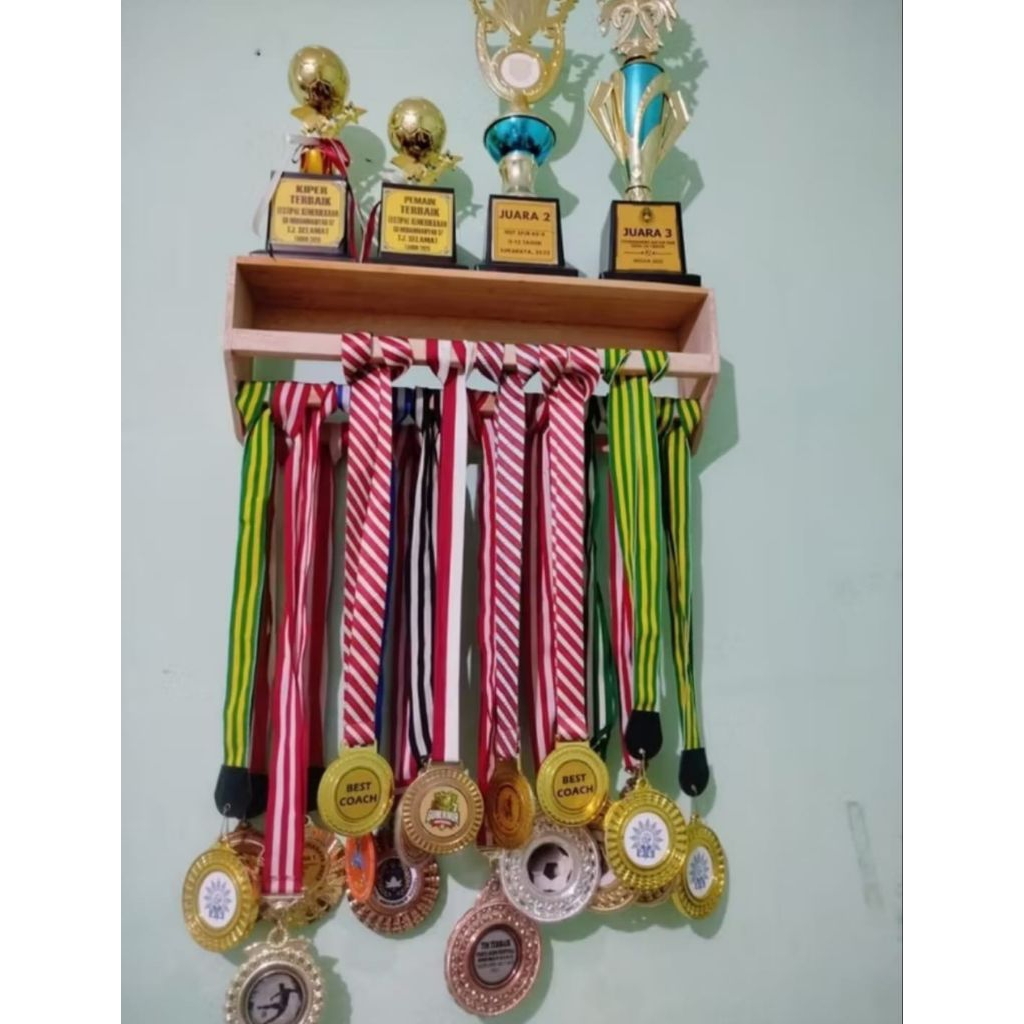 Rak piala/ Rak medali/Gantungan dinding