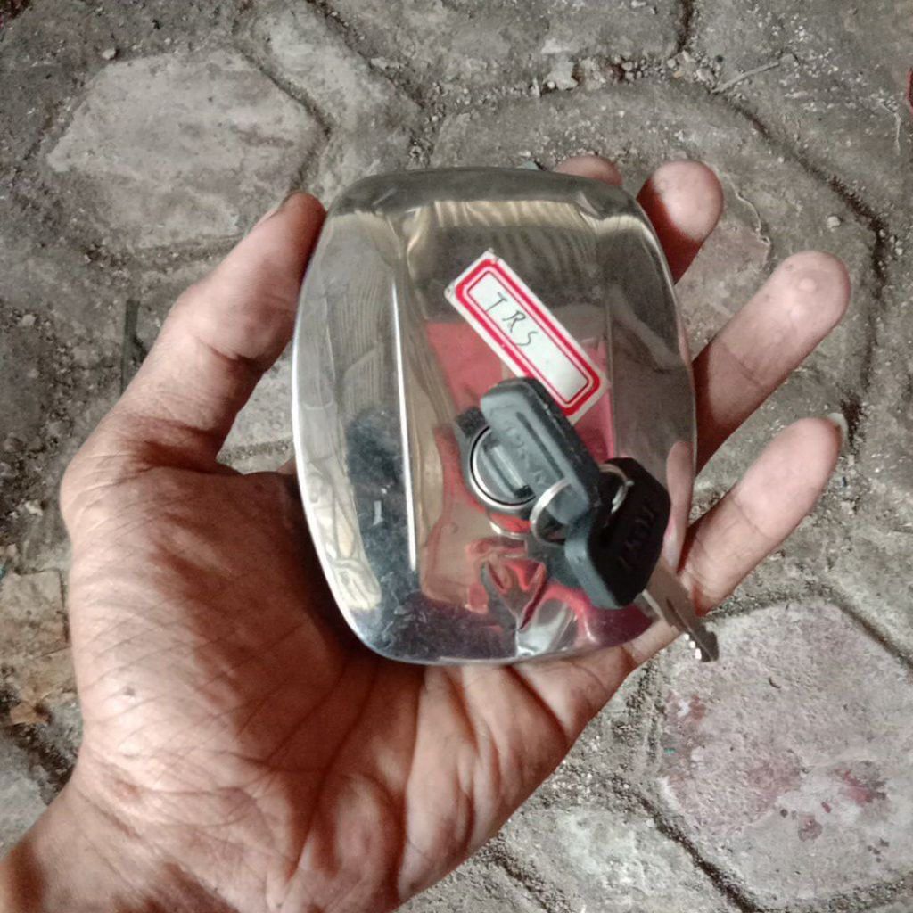 tutup tank tutup tangki bensin Suzuki TRS-A100