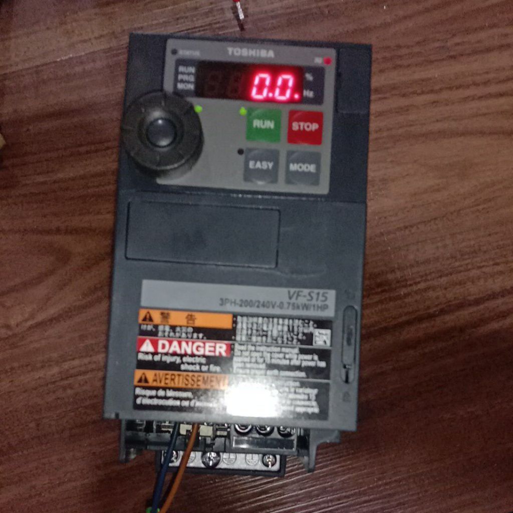 Inverter VFS15-2007PM-W1 INVERTER TOSHIBA AC 220/240 3PHASE 1HP SECOND