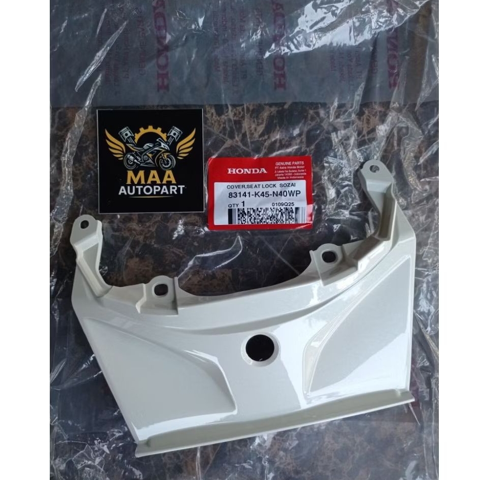Cover Seat Lock Tutup Kunci Jok Belakang CBR150R CBR 150R K45G Putih Mutiara 83141K45N40ZB 83141K45N