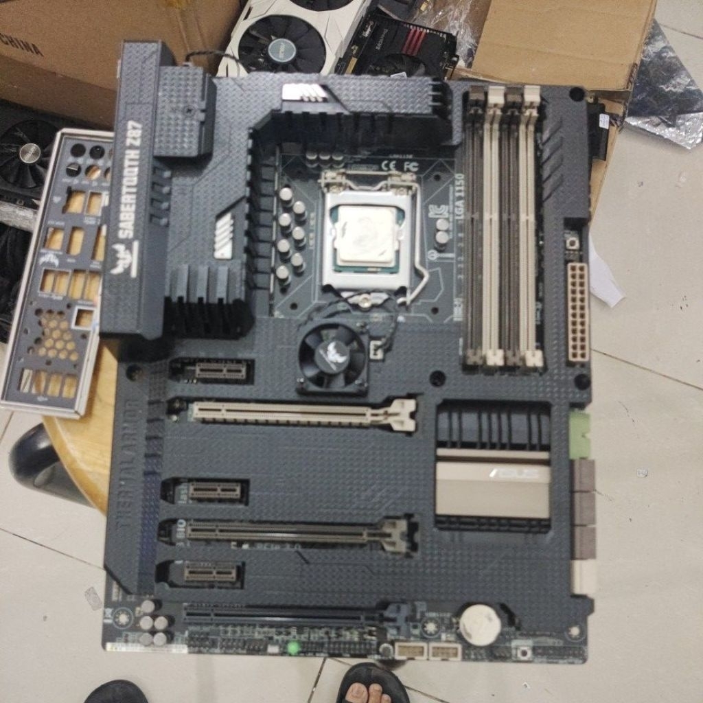 mainboard Asus sabertooth z87 ddr3 + procsesor core i7 4790k gen4