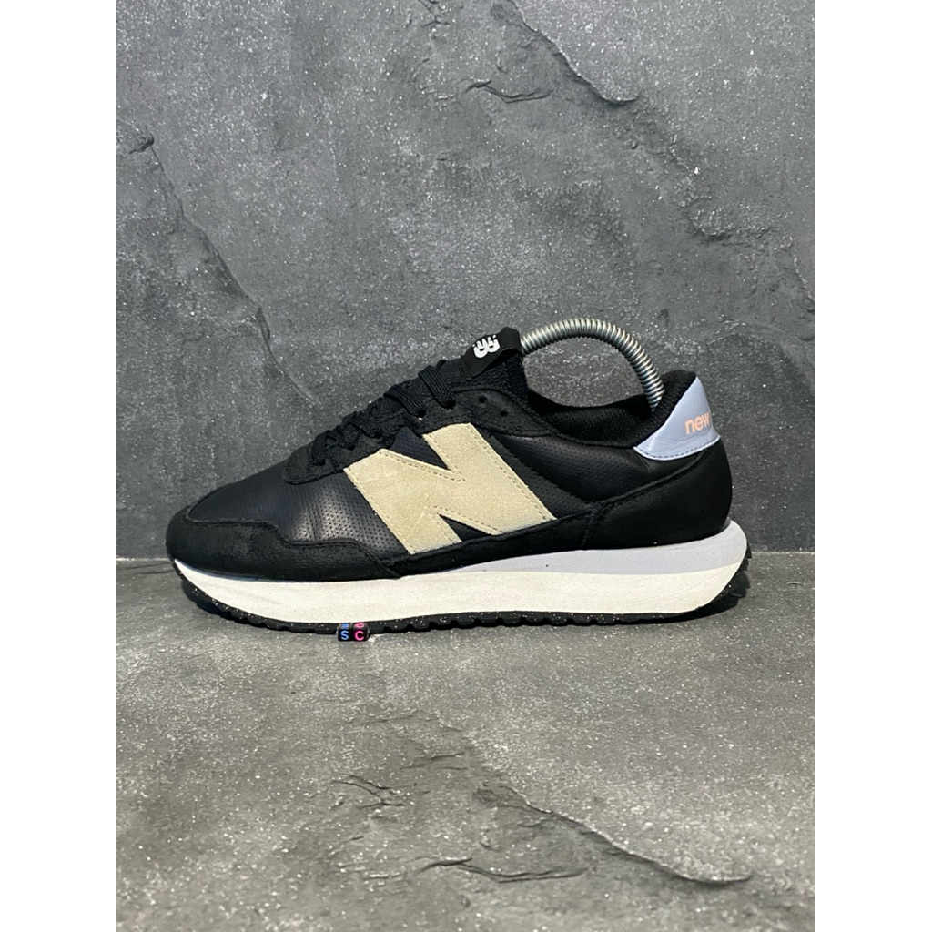 237 A6704