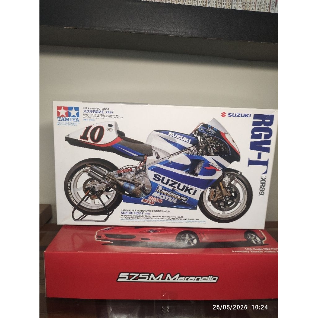 mainan model kit tamiya motor suzuki rgv r