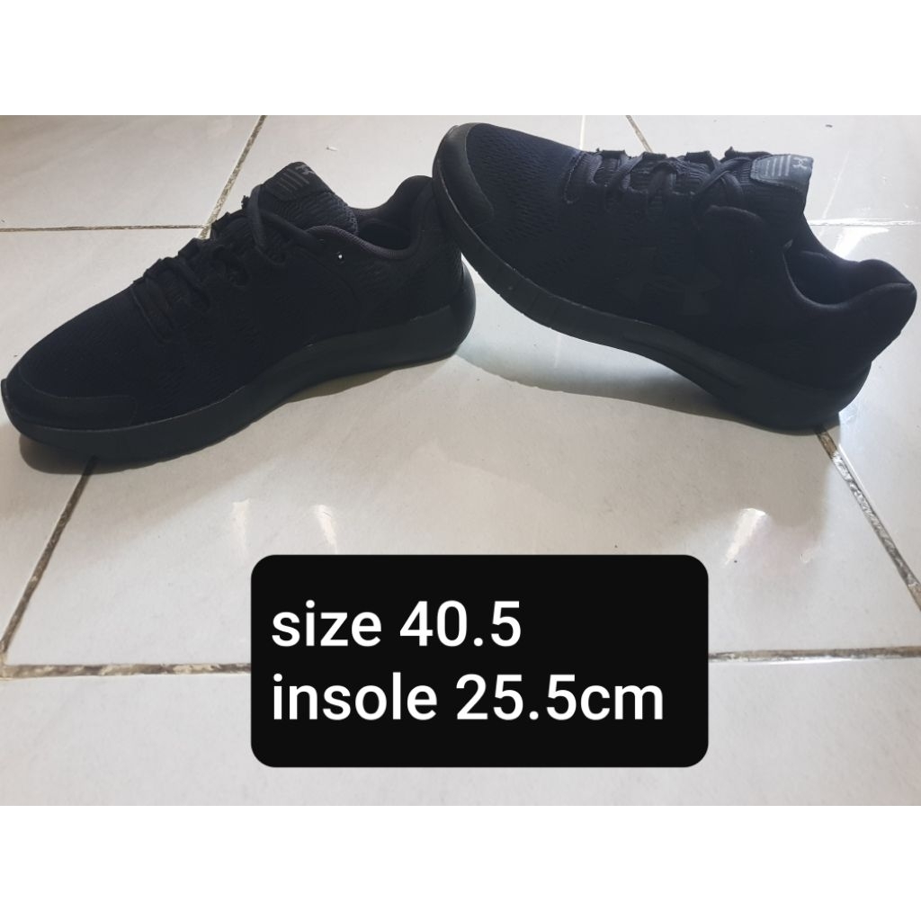 SepatuUnderArmourFullBlack