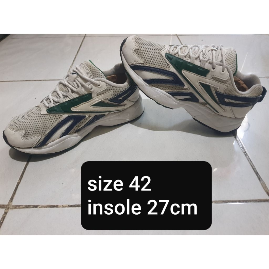 SepatuSneakerSportReebok