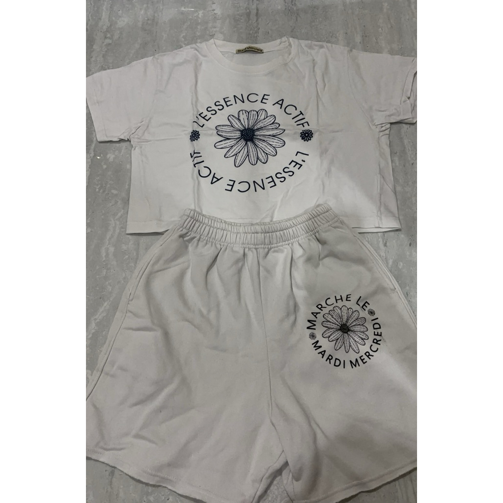 set crop top & celana pendek