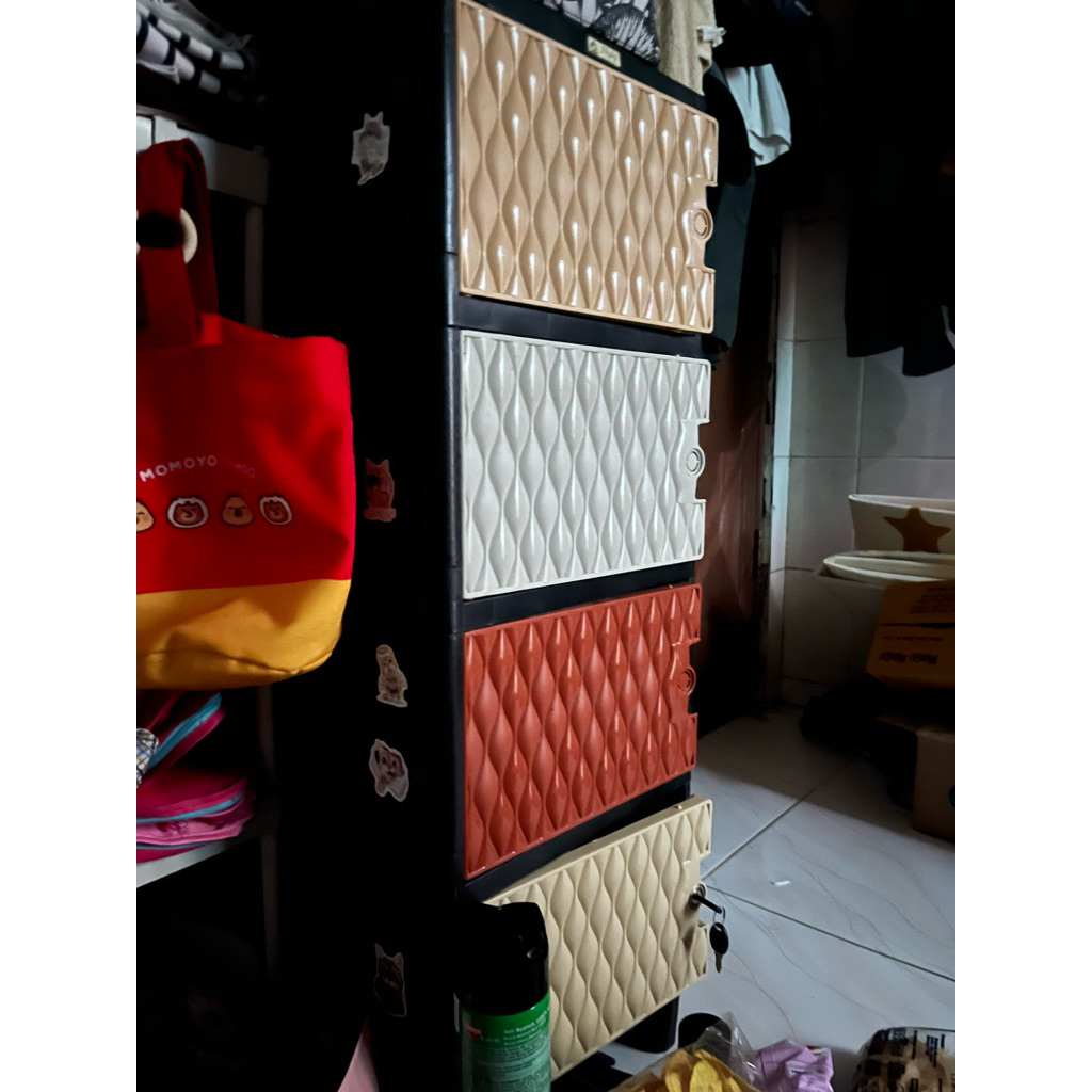 AKAKO - LEMARI PAKAIAN PLASTIK AKAKO SWING  BEKAS