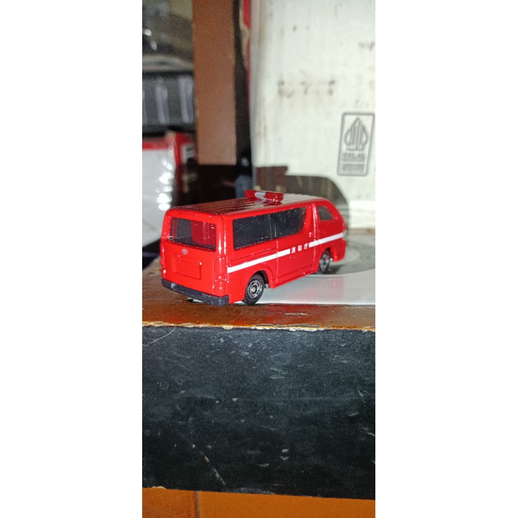 TOMICA TOYOTA HIACE SKALA 1:64
